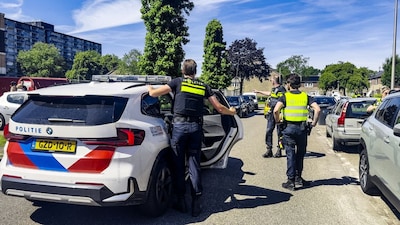 Politie grijpt in na gevaarlijk rijgedrag op A35, twee mannen aangehouden