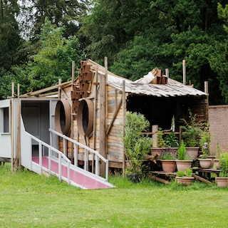 Lekkende werkkamer van Wilhelmina roept vragen op: wat doet dit kunstwerk in de tuin van Paleis Het Loo?