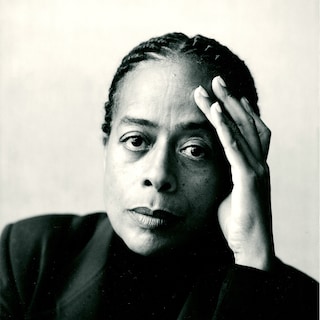 Schrijver Ellen Ombre (1948-2026) was een genuanceerd denker die zich niet liet vangen in de beperking van zwart en wit