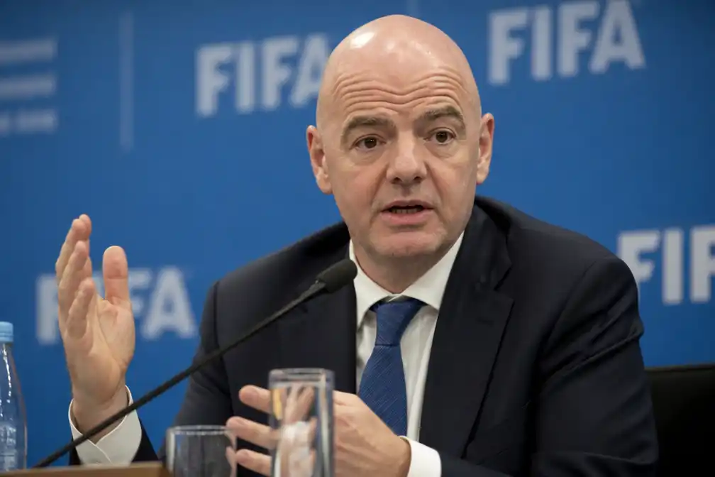 FIFA-operationeel directeur Kevin Lamour bekritiseert Infantino om WK-investeringsplan