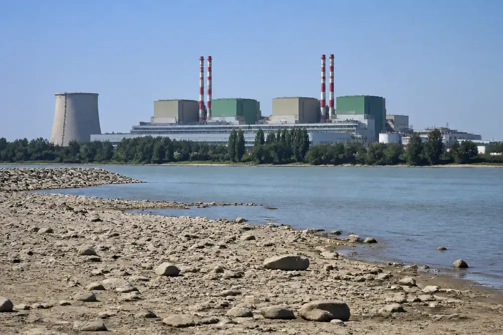 Hongarije legt kerncentrale Paks stil door recordlaag waterpeil Donau
