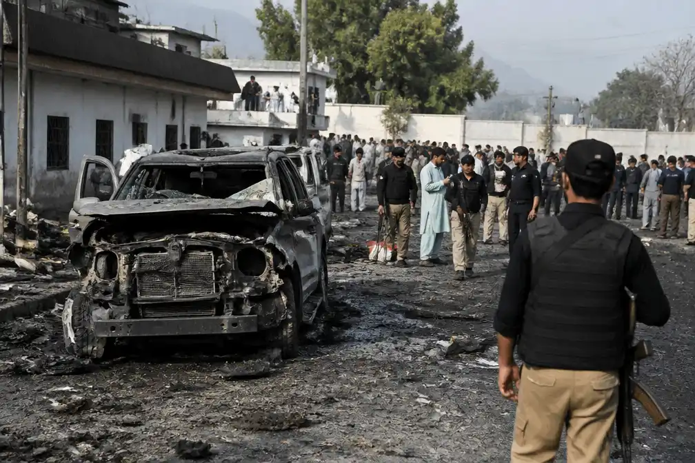 Zelfmoordaanslag bij protest in Swat doodt 13 mensen, onder wie 8 agenten