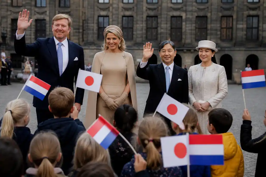 Willem-Alexander en Máxima ontvangen Japans keizerspaar op Dam
