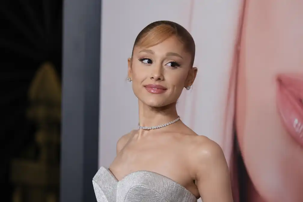 Ariana Grande voert Album Top 100 aan met 'Petal' na aankondiging pauze