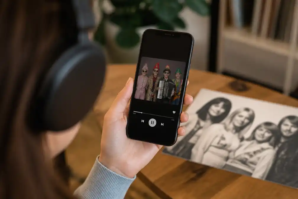 Universal Music spant rechtszaak aan om ABBA-parodie 'Dikke Pens', noemt het 'verminking'
