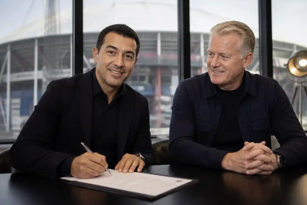 Giovanni van Bronckhorst keert terug als trainer van Feyenoord