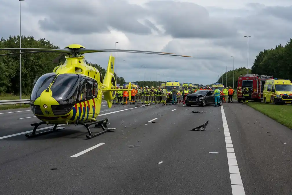 Meerdere gewonden bij ongeval op A50 bij Uden; twee traumahelikopters ingezet