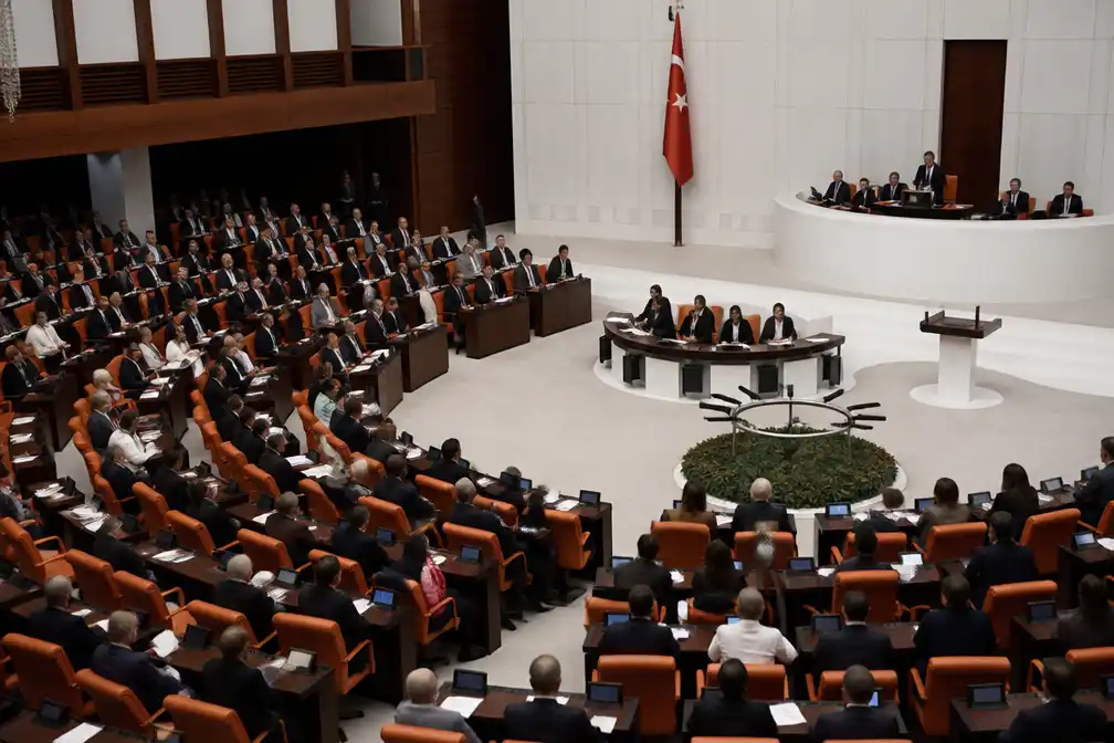 Turks parlement neemt wet aan om decennialang conflict met PKK te beëindigen