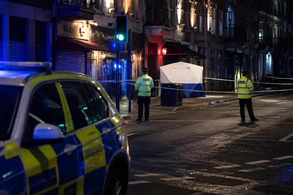Man doodgeschoten bij pub in Clapham; verdachte aangehouden