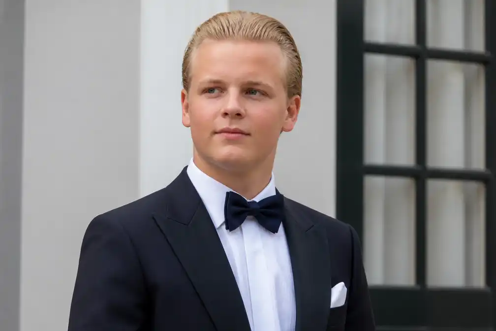Prins Sverre Magnus betaalt 21.000 euro collegegeld voor studie in Portugal