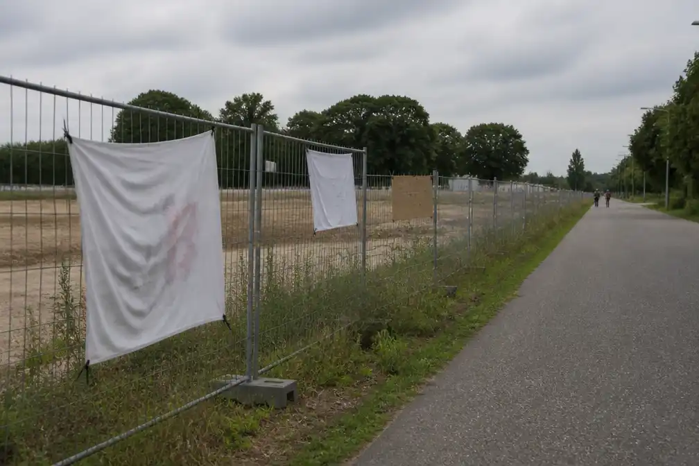 Den Bosch beperkt protestborden azc Engelen tot beoogde locatie