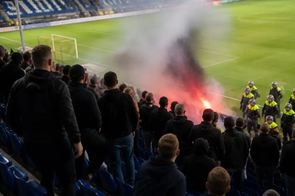 KNVB legt 24 NAC Breda-supporters stadionverbod op na wangedrag