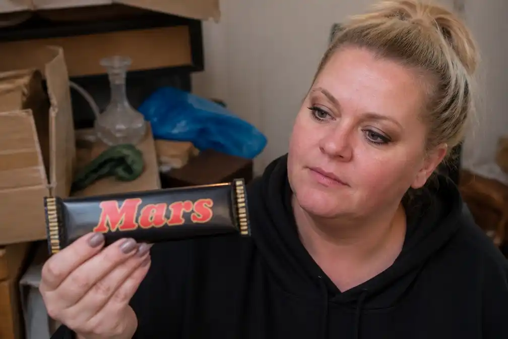 Schoonmaker in Scunthorpe vindt ongeopende Mars uit 1991 en is verbaasd over formaat