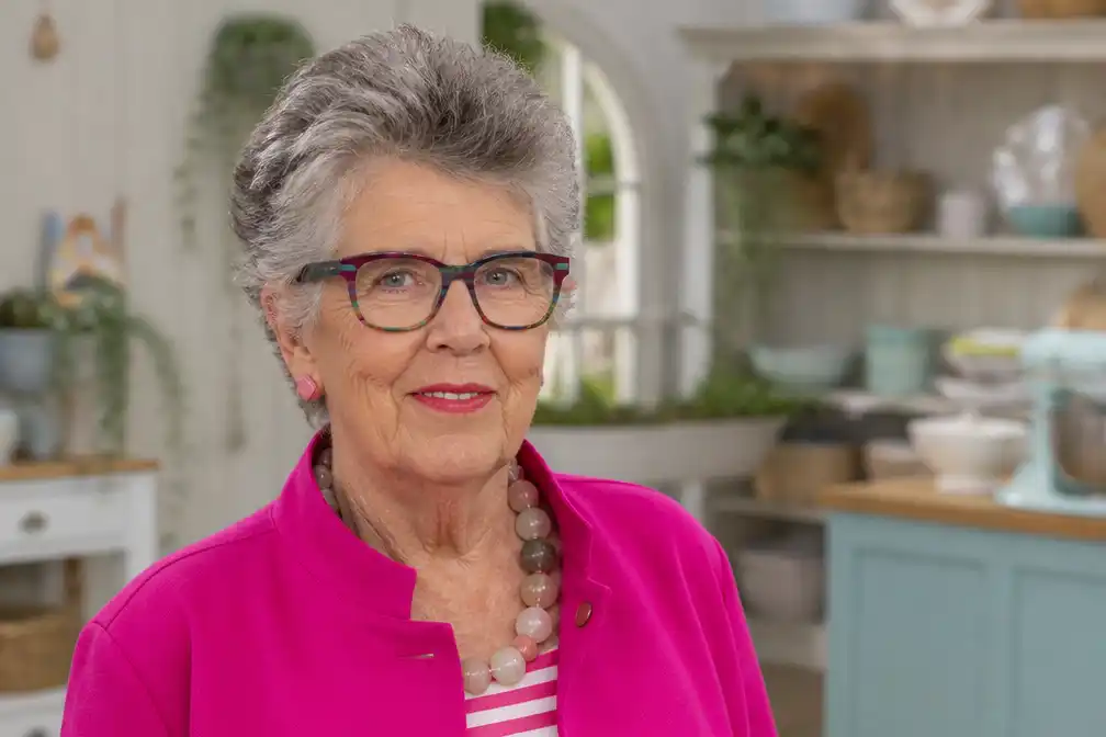 Prue Leith kort in ziekenhuis na zware migraine; man dacht aan hartaanval