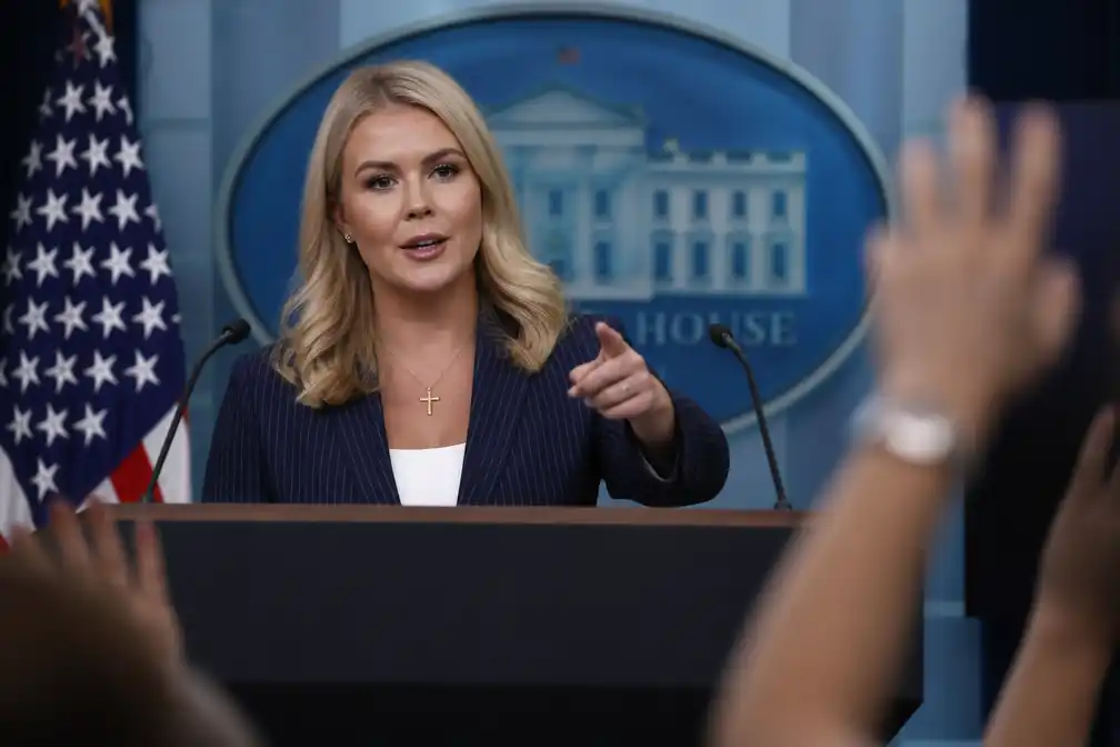 Trump kondigt vertrek aan van perschef Karoline Leavitt
