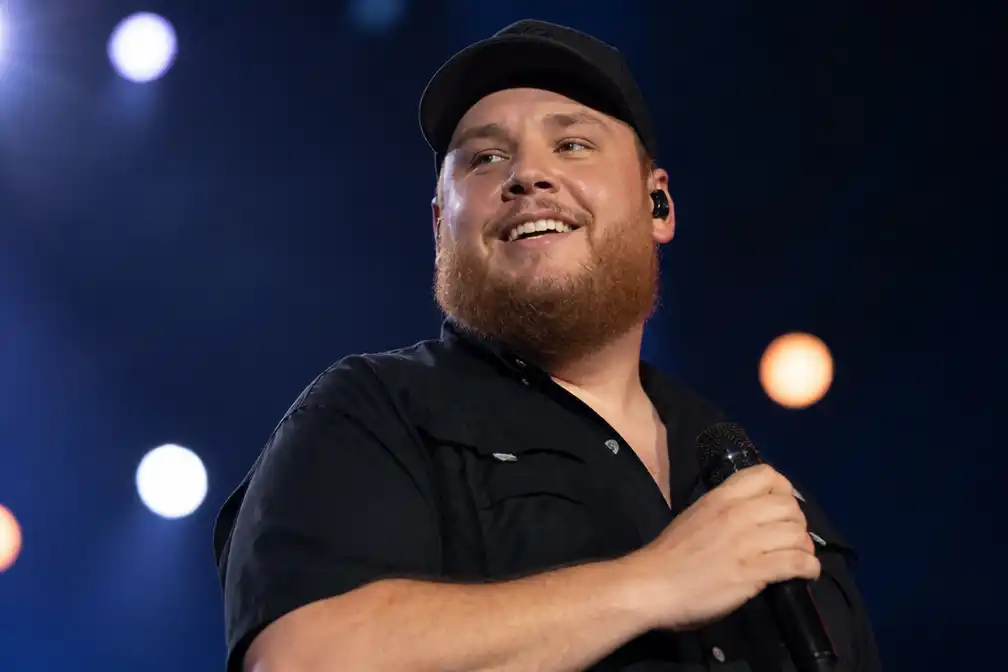 Luke Combs breidt My Kinda Saturday Night Tour in 2027 uit met Noord-Amerikaanse shows
