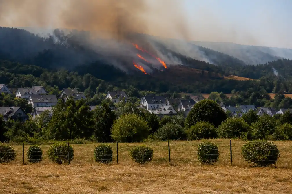 Dorp Gey in Duitsland geëvacueerd door naderende natuurbrand