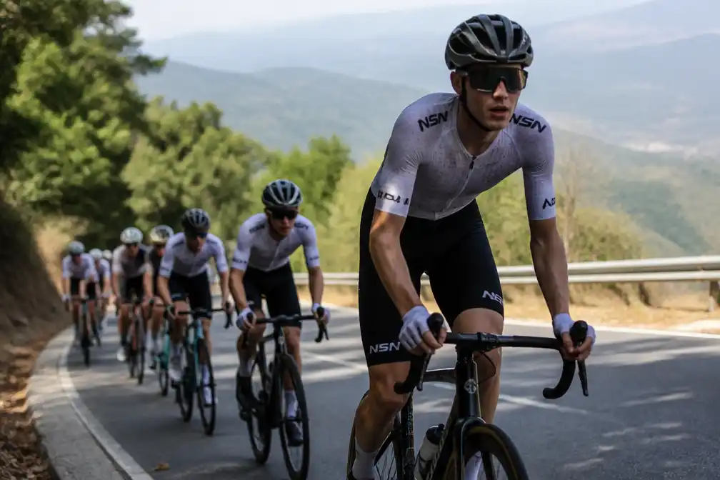 NSN-stal trekt zich terug uit Ronde van Portugal na overlijden Finlay Tarling