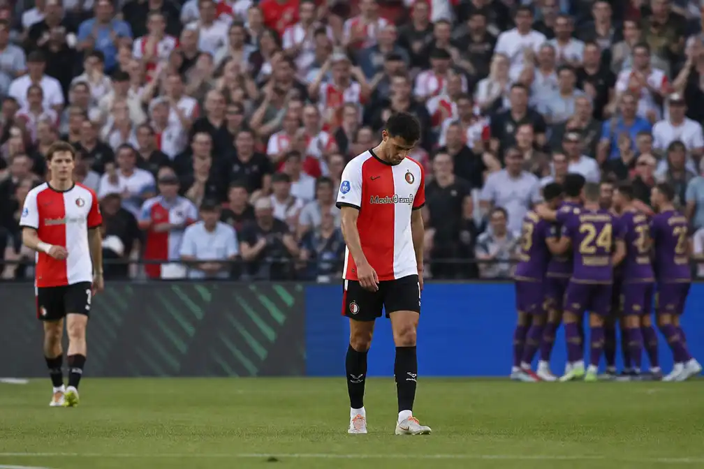 Feyenoord verspeelt 2-0-voorsprong in 2-2 gelijkspel tegen Go Ahead Eagles