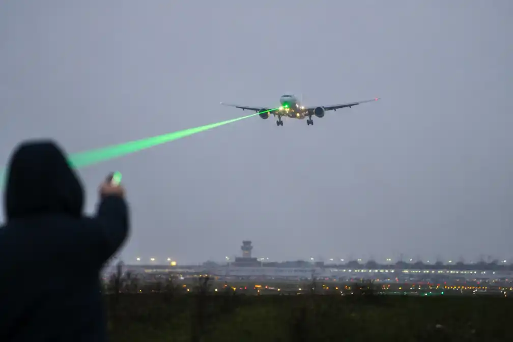 Vijf piloten verblind door lasers bij landing Brussels Airport boven Dilbeek