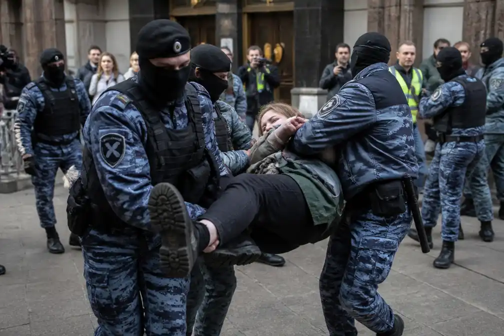 Zeker 35 Jabloko-aanhangers opgepakt bij Russisch hooggerechtshof