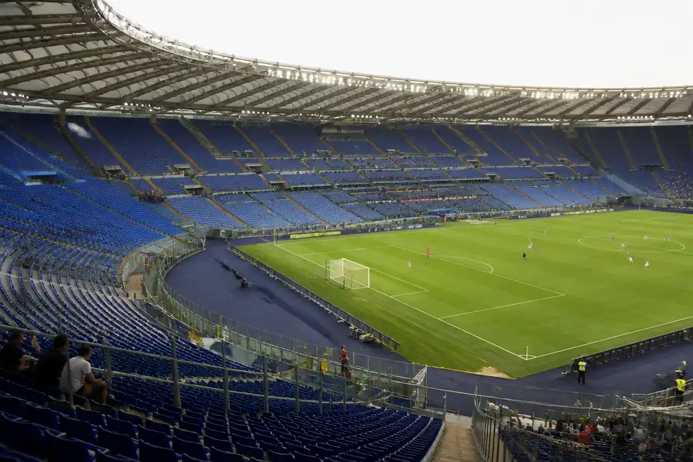 Seizoenkaartboycot Lazio-fans laat tribunes leeg, eigenaar onder druk