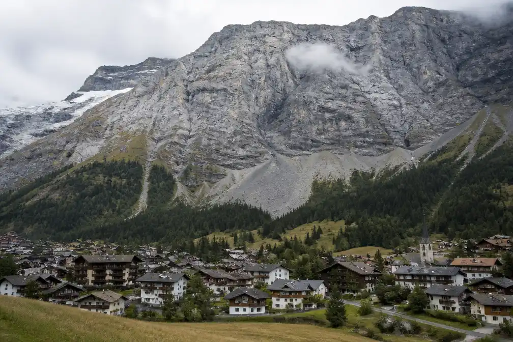 Zwitsers bergdorp Kandersteg bedreigd door wankel rotsmassief van 20 miljoen kubieke meter