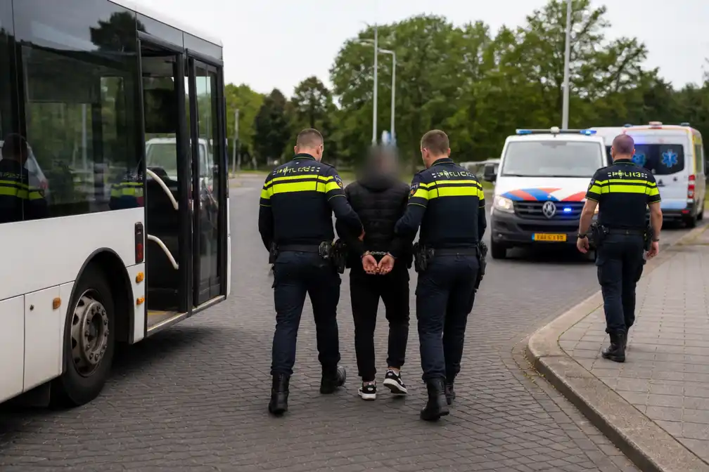 Arriva-buschauffeur zwaargewond na aanval in Eijsden; Belgische minderjarige opgepakt