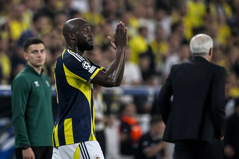 Lukaku debuteert voor Fenerbahçe in 1-1-gelijkspel tegen Lyon