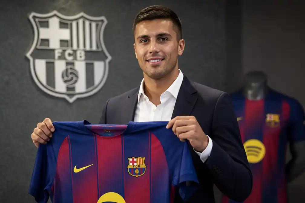 FC Barcelona haalt WK-beste Rodri voor 70 miljoen euro van Manchester City
