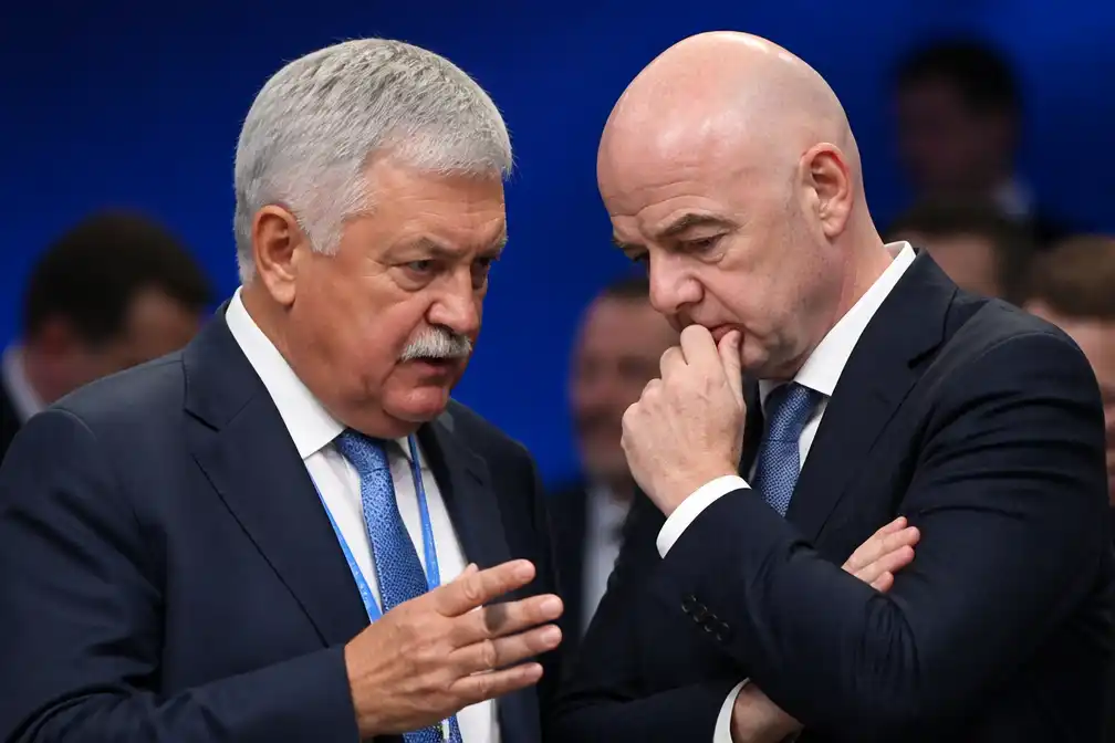FIFA-vicevoorzitter Csányi trekt steun voor Infantino in na ontslag Lamour