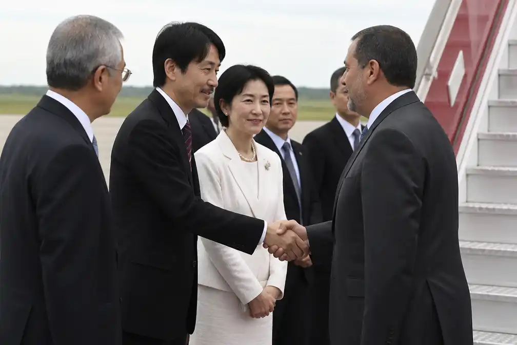 Japanse kroonprins Akishino en prinses Kiko aangekomen in Paraguay