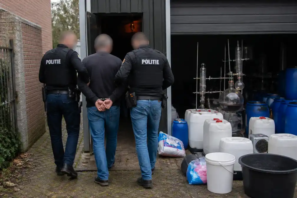 Failliete ondernemer (57) opgepakt voor drugslabs in IJsselmuiden en Enschede