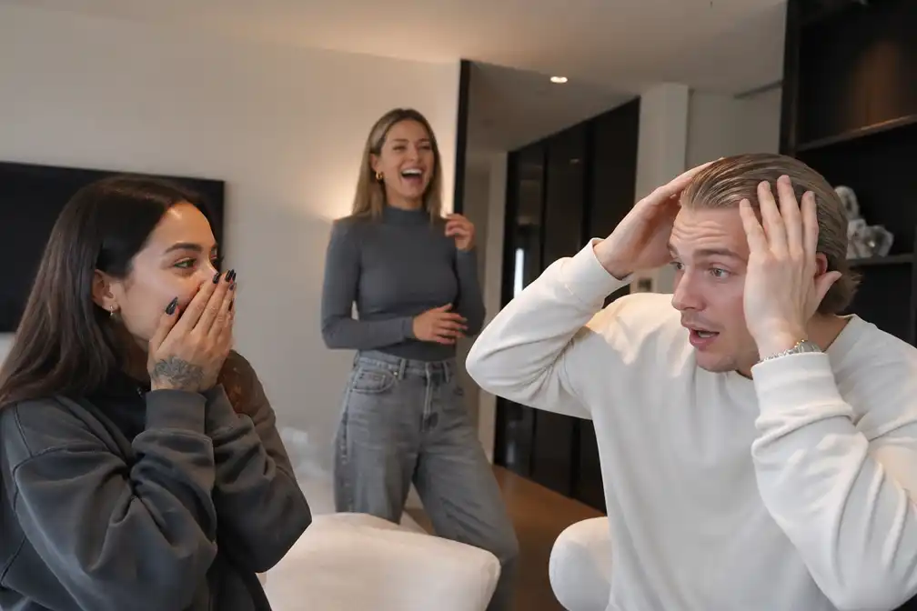 Monica Geuze en Julia Heetman halen grap uit met Stefan de Vries op TikTok