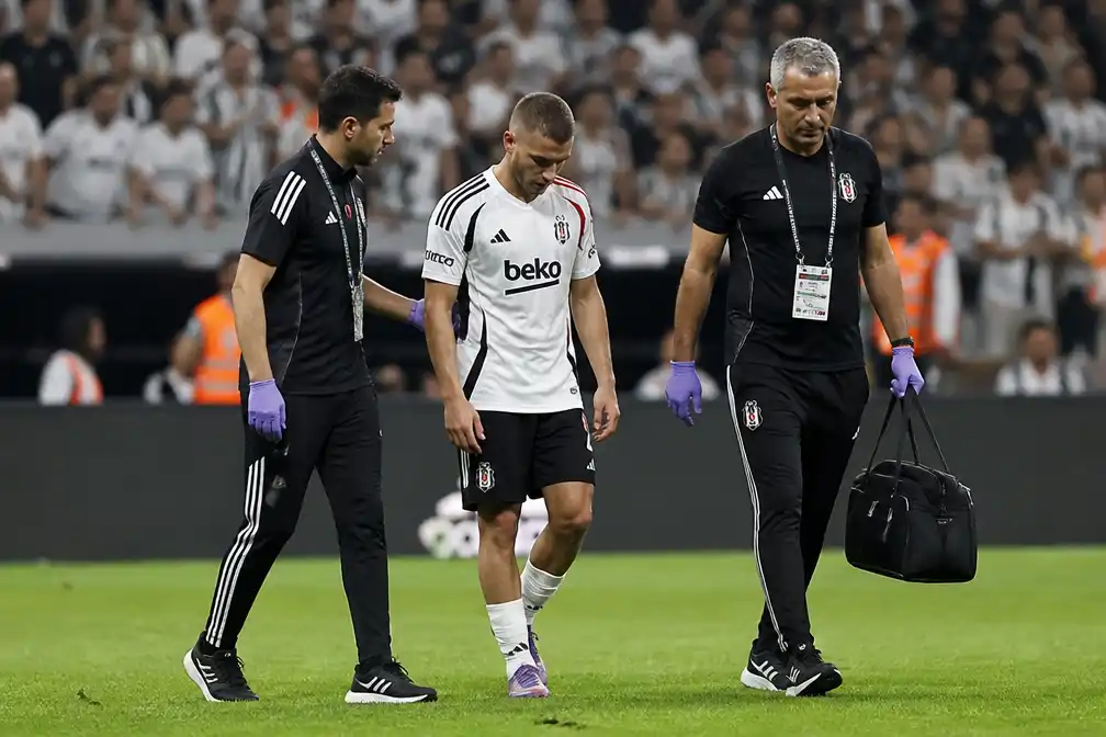 Trossard valt geblesseerd uit bij 3-0-zege Besiktas tegen Kauno Zalgiris