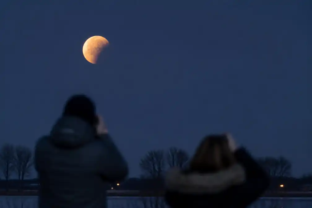 Gedeeltelijke maansverduistering op 28 augustus vanuit Nederland te zien