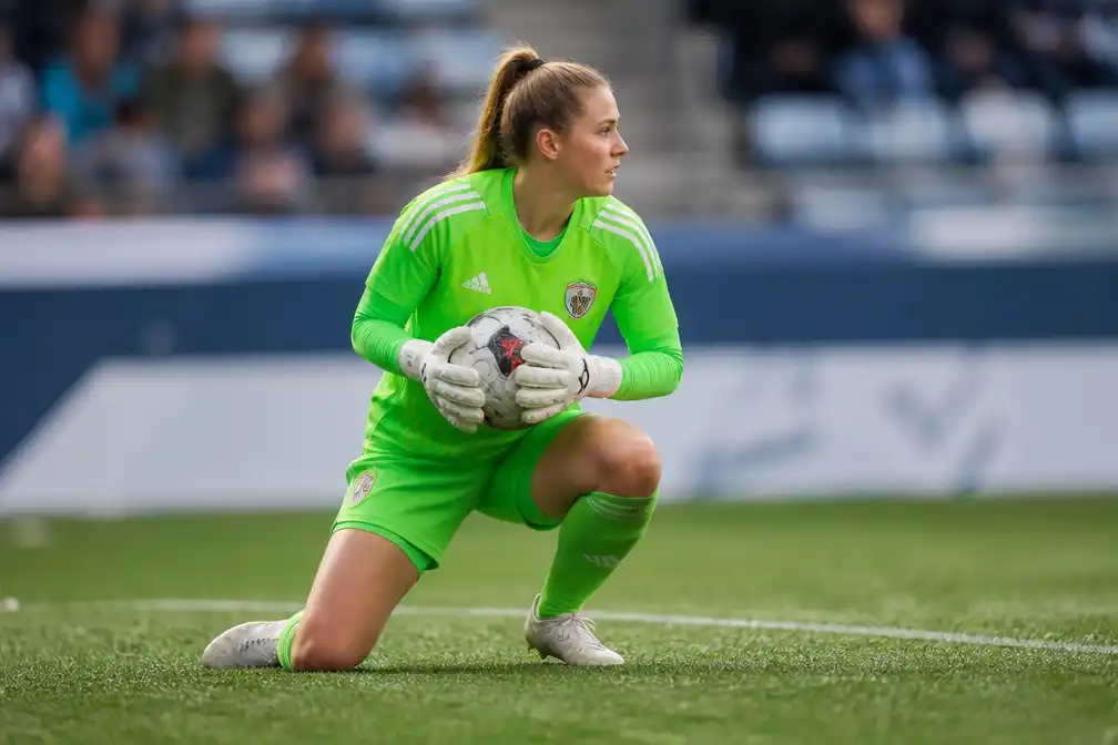 Keepster Lotte van Hoof keert na 449 dagen terug bij PEC Zwolle