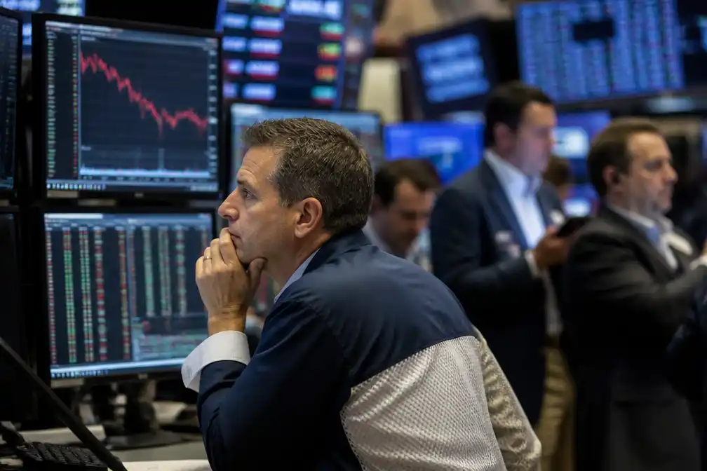 Wall Street overwegend lager in afwachting van sancties tegen Iran