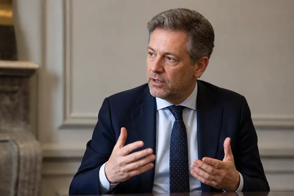 Berendsen betreurt uitzetting ambassadepersoneel door Israël