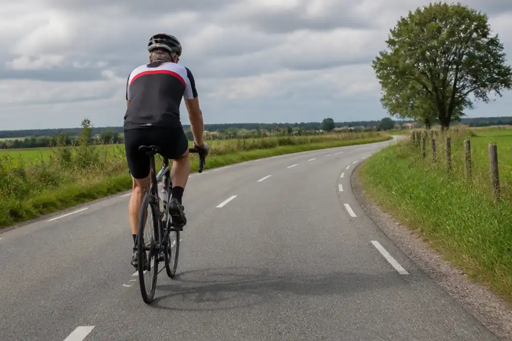 Emiel (54) overlijdt aan hartkwaal tijdens wekelijkse fietstocht ondanks jaarlijkse controles