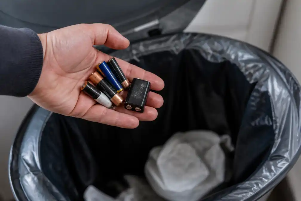 Afvalbedrijven willen statiegeld op batterijen en accu's