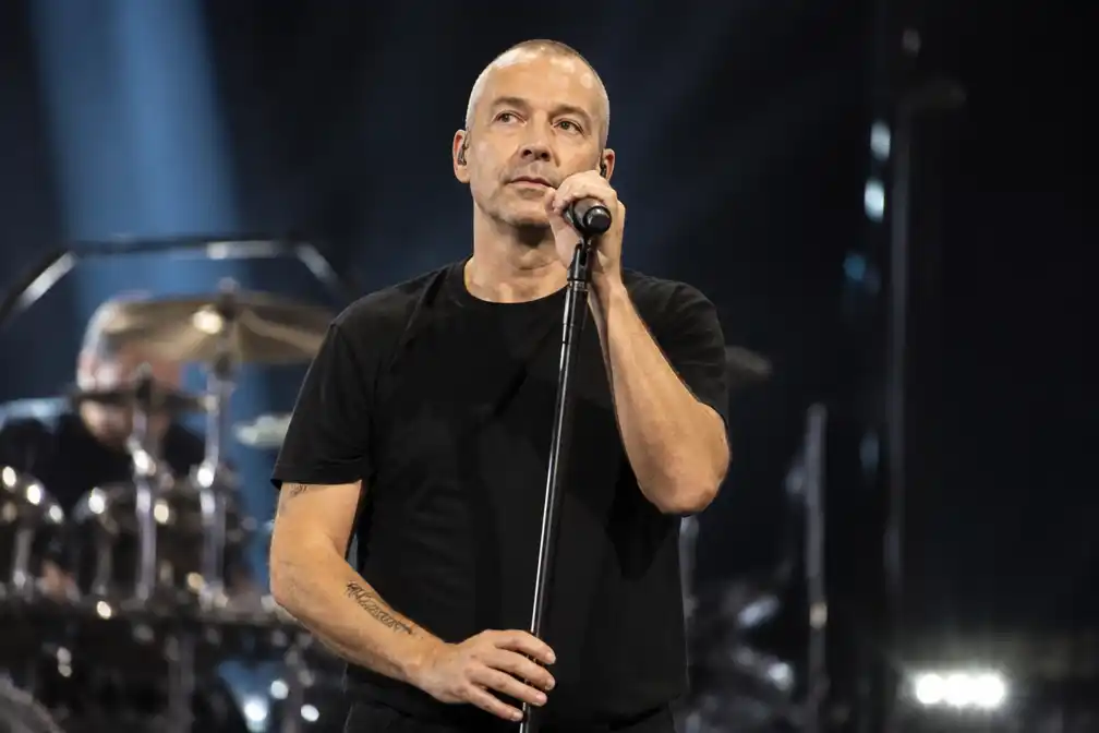 Eros Ramazzotti stelt Amerikaanse tournee uit na operatie aan stembanden