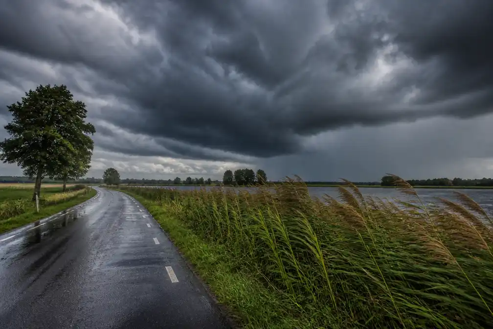 Onstuimige nacht in Nederland; vanavond opnieuw kans op onweer