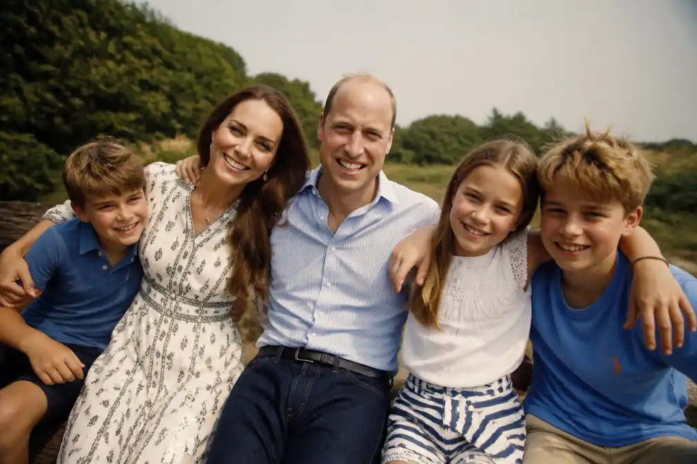 Catherine en kinderen feliciteren prins William met 44e verjaardag en Vaderdag