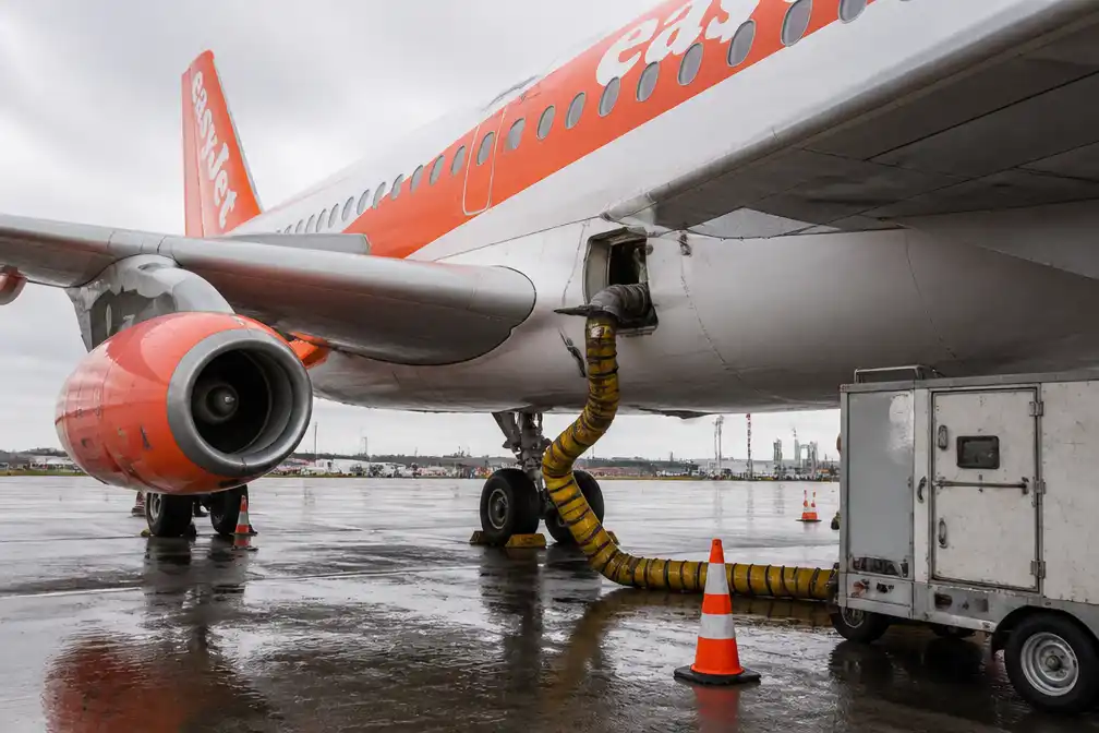ILT dreigt easyJet met dwangsom om gebruik hulpmotor op Schiphol