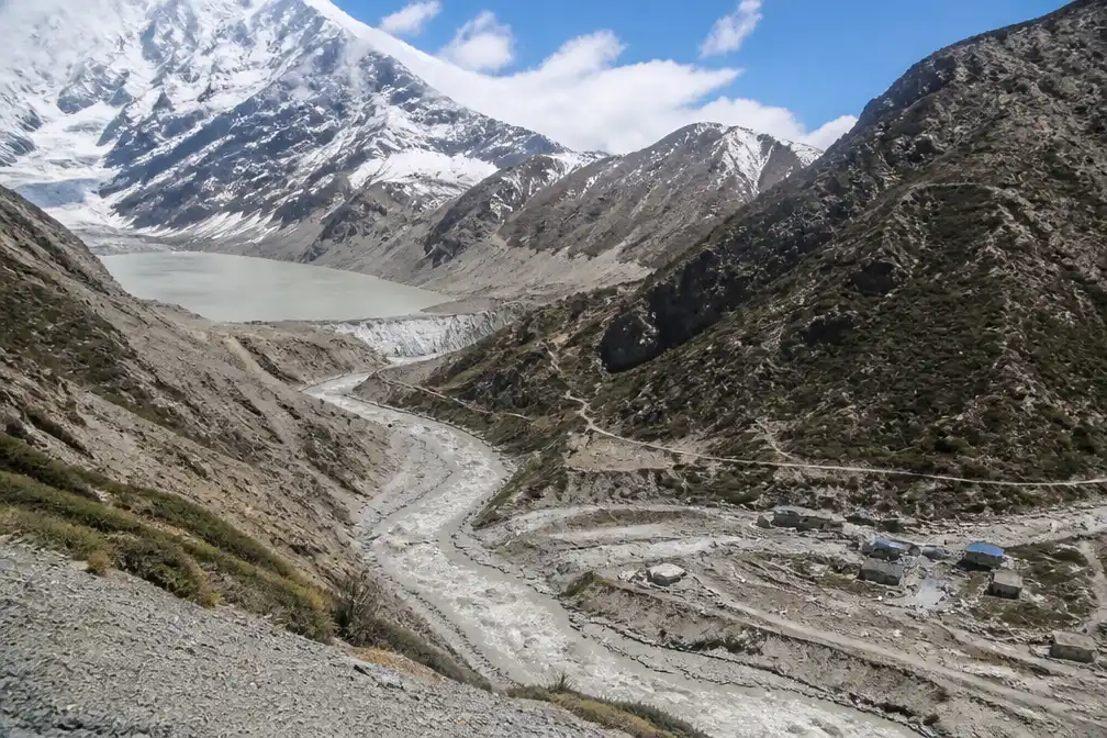 Uitgebroken gletsjermeer grens China-Nepal veegde waarschijnlijk dorp weg