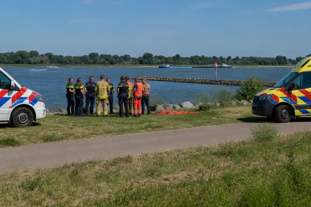 Vrouw (42) verdrinkt in Waal na redden kinderen
