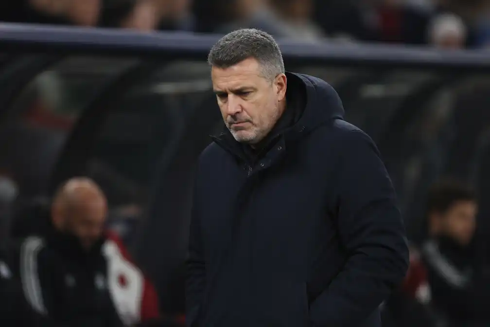 Oscar Garcia vertrekt na vier maanden bij Ajax