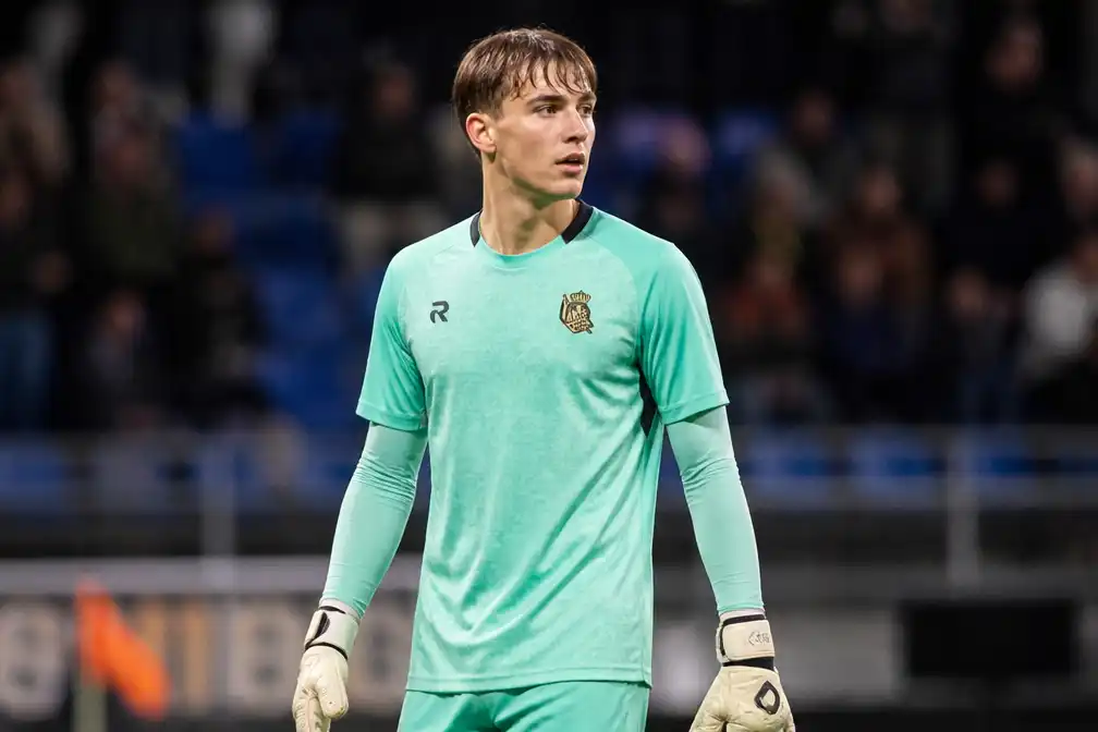 Eindhovense keeper Karst de Leeuw (22) in een jaar van derde keus naar Eredivisie bij Willem II