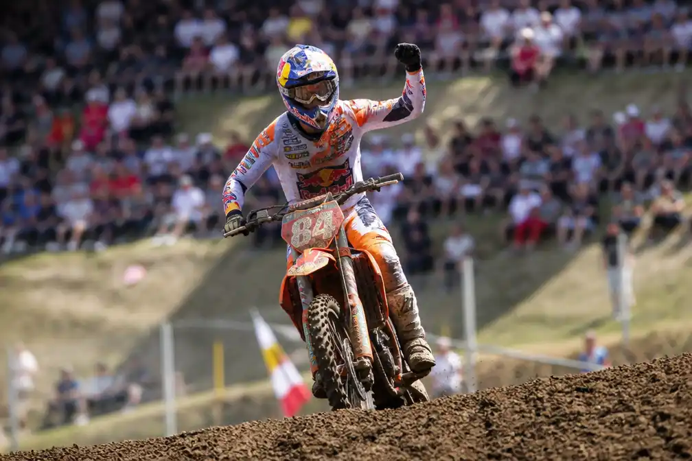 Jeffrey Herlings wint GP Italië MXGP; Kay de Wolf ontbreekt na val